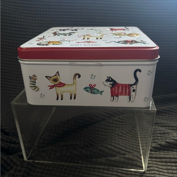 Grandma Wild's Embossed Merry Meowmas Tin - Picture 2 of 4